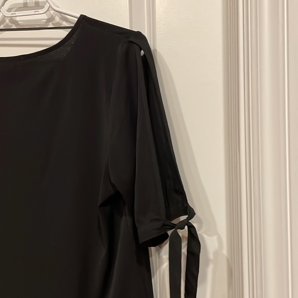 Ladies black top. - Picture 3 of 4